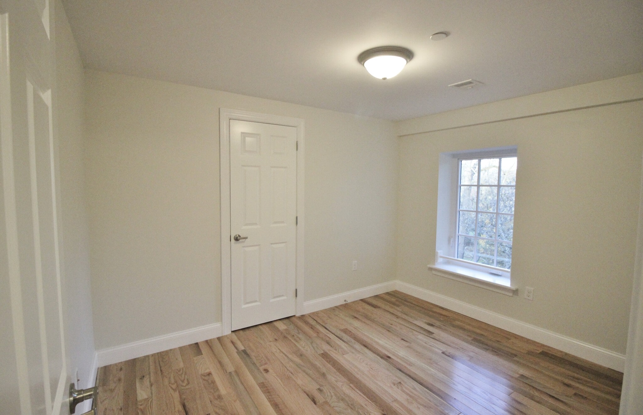 Building Photo - 37 Pine St