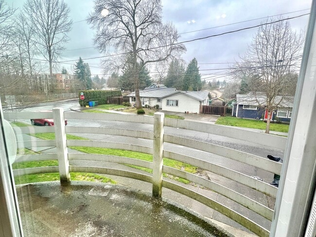 Building Photo - Sellwood Single Unit Building, 2nd Story A...