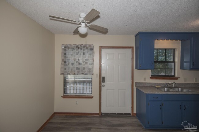 Building Photo - 496 Lownde Ave