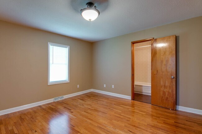 Building Photo - Country House in the Rock Creek School Dis...