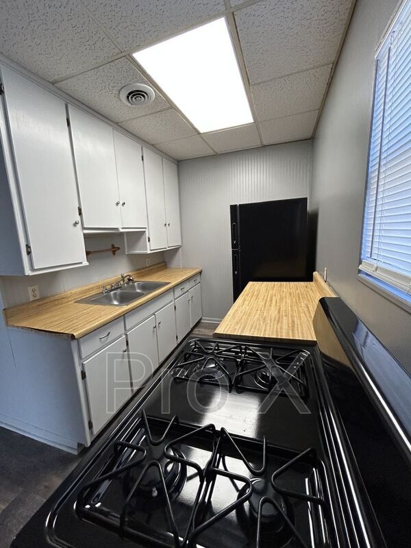 Building Photo - 1007 E Madison St