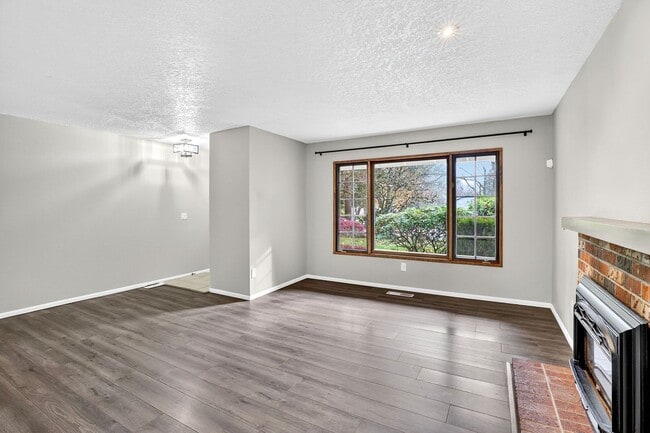 Building Photo - 13525 SW Roan Ct