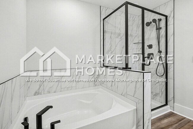 Building Photo - 556 Kingwood Ln