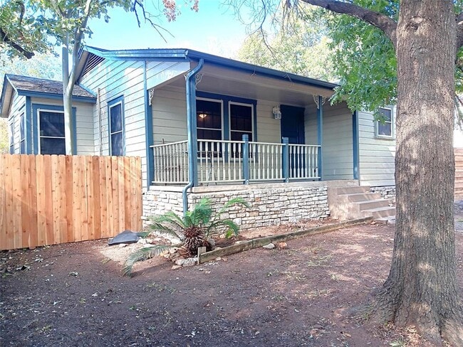 Building Photo - 2003 Montclaire St