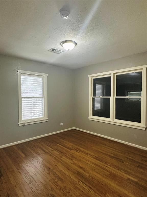 Building Photo - 2303 Oaklawn Dr