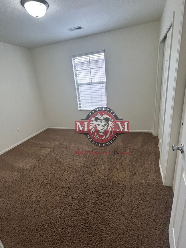 Building Photo - Beautiful 3 Bed 2.5 Bath - 2 Story Home in...