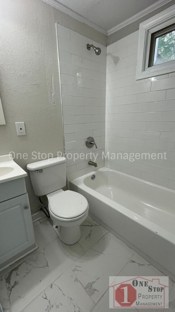 Building Photo - Beautiful 4 Bedroom 2 Bathroom Home in Kan...