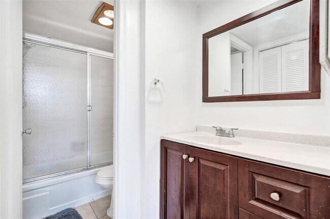 Building Photo - 9440 Poinciana Pl