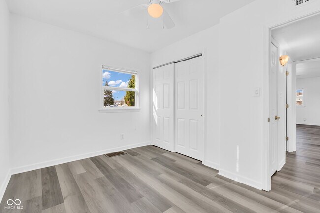 Building Photo - 420 Douglas Dr