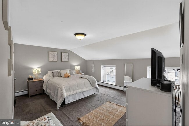 Building Photo - 4743 Umbria St