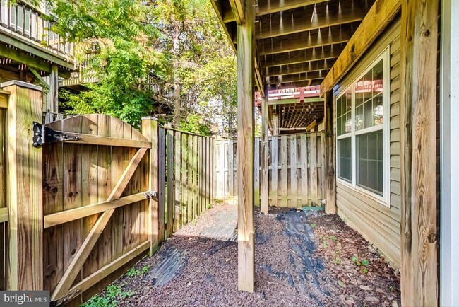 Building Photo - 5294 Jule Star Dr