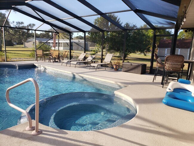 Building Photo - 7120 Coral Ridge Rd