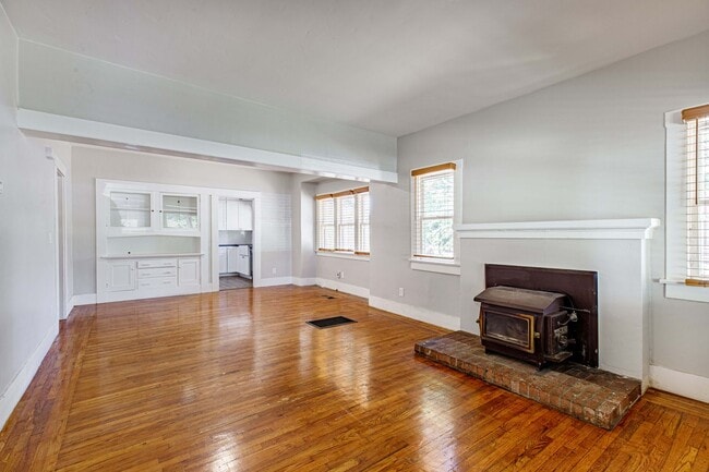 Building Photo - 3 bedroom home for RENT in Modesto - Close...