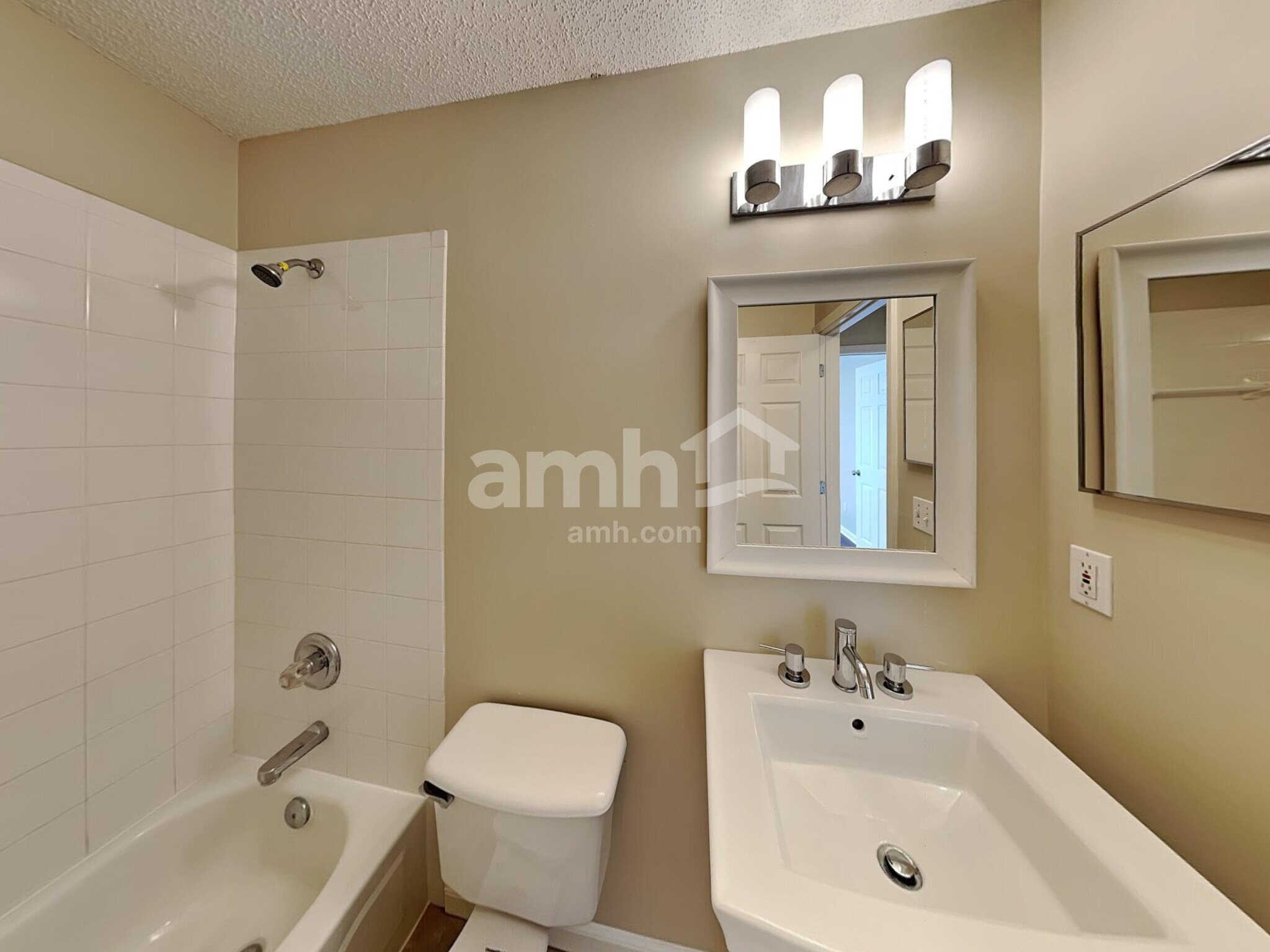 Building Photo - 3139 Wavering Ln