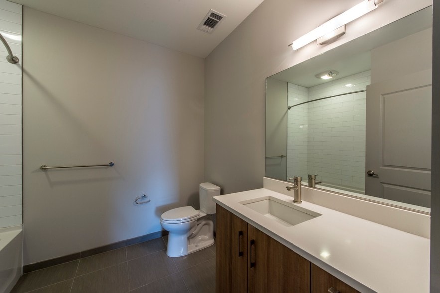 Building Photo - 45 Marion St