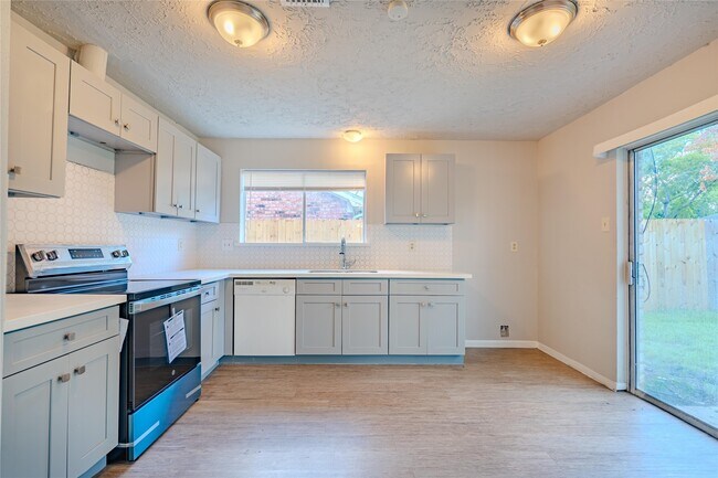 Building Photo - 6658 Canyon Way Dr