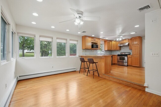 Building Photo - 34 Lewis Dr