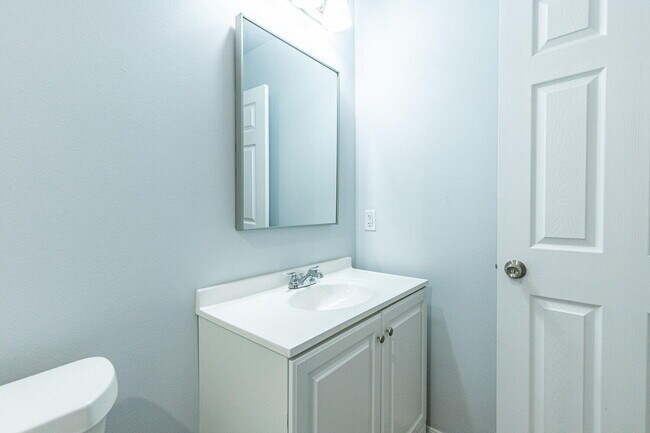 Building Photo - 5517 Kemper St