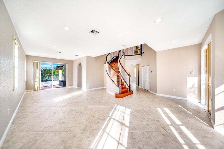 Building Photo - 2324 Simonson Dr