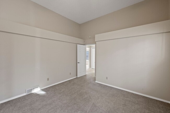 Building Photo - BRIGHT & UPDATED RANCH-STYLE HOME in D-20