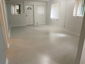 Building Photo - 206 Oleander Rd