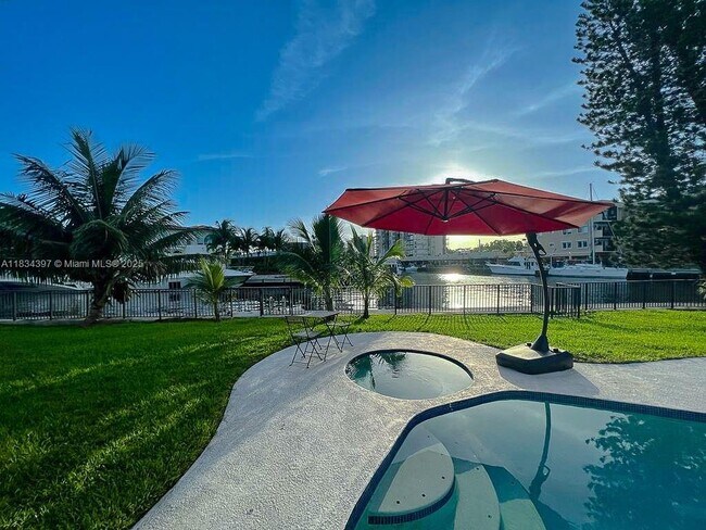Building Photo - 13300 Biscayne Bay Terrace