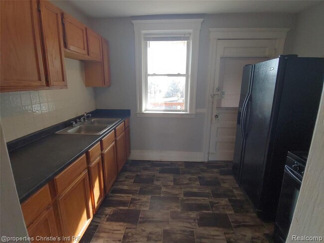 Building Photo - 1535 W Canfield St