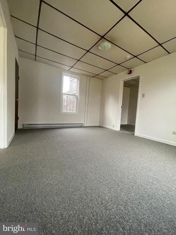 Building Photo - 452 W 1st St