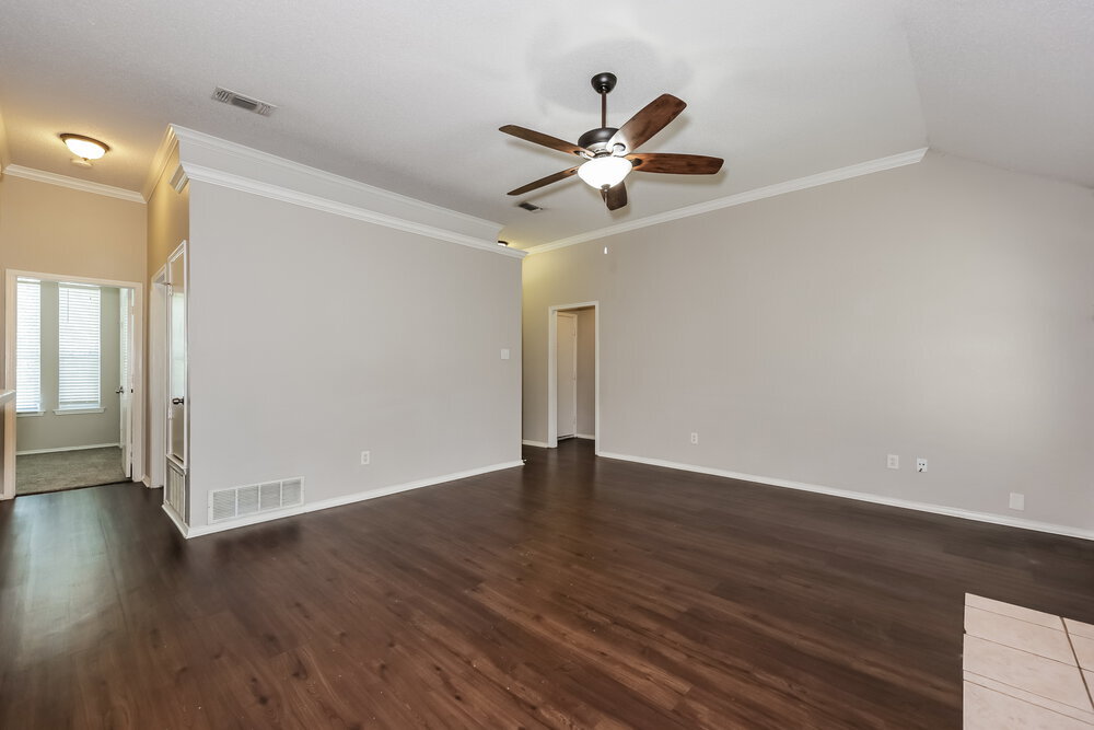 Building Photo - 621 Pleasant Valley Dr