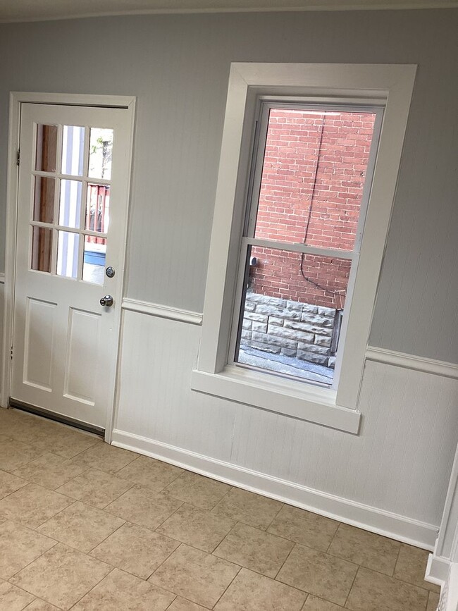 Building Photo - Beautifully Updated Half Duplex in the Boro