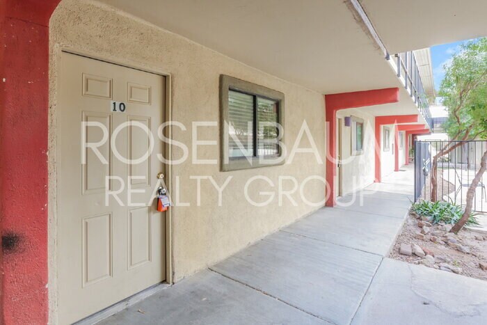 Building Photo - 770 N Dodge Blvd