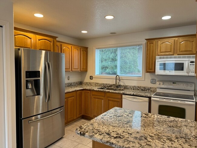 Building Photo - 3657 Rivercrest Dr
