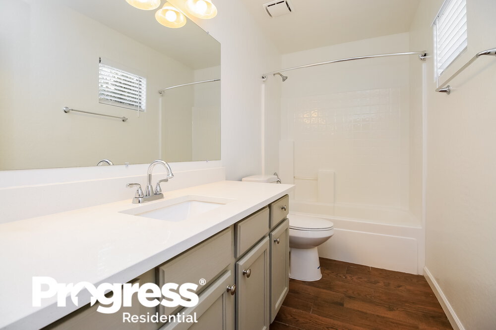 Building Photo - 44 E Coral Bean Dr