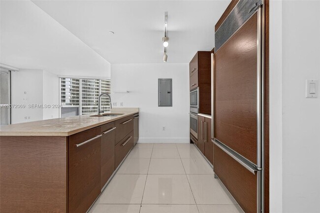 Building Photo - 465 Brickell Ave