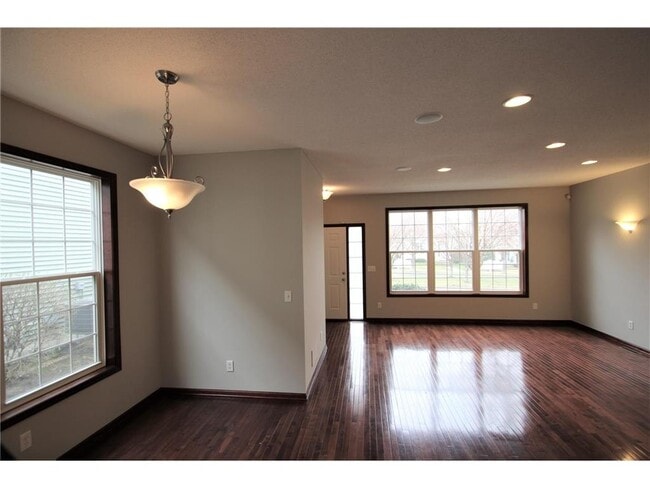 Building Photo - 10003 Pincherry Ln