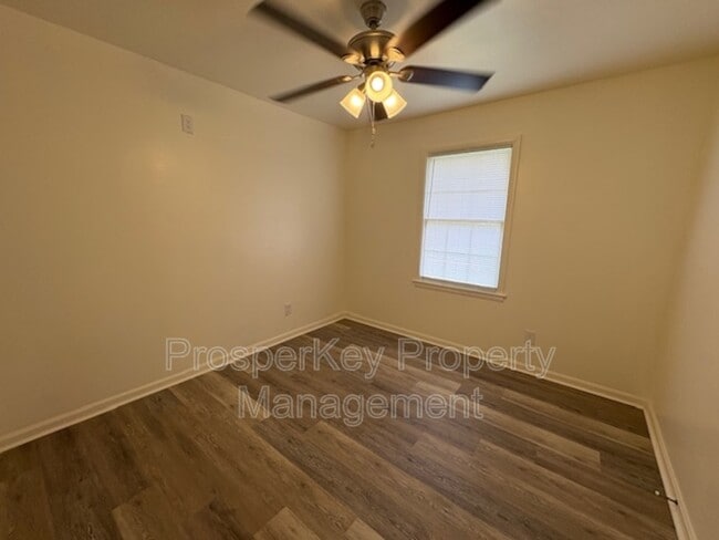 Building Photo - 4920 Gardiner Dr