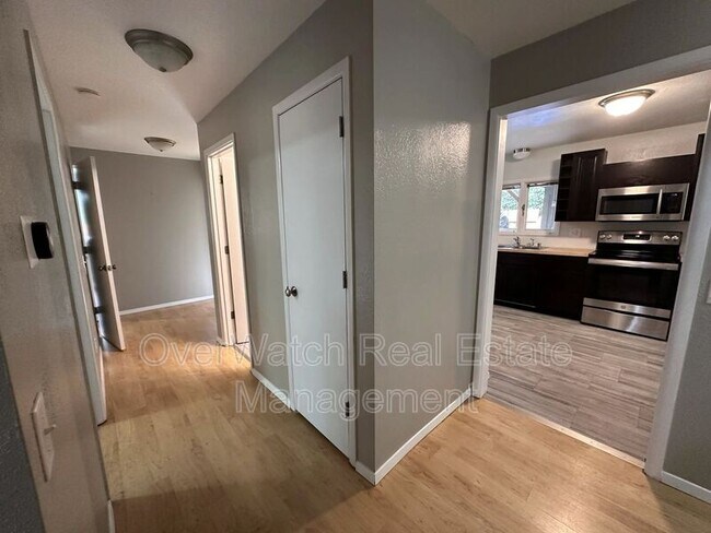 Building Photo - 6121 De Armoun Rd
