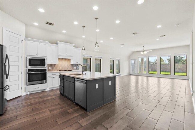 Building Photo - 15818 Weston Ridge Dr