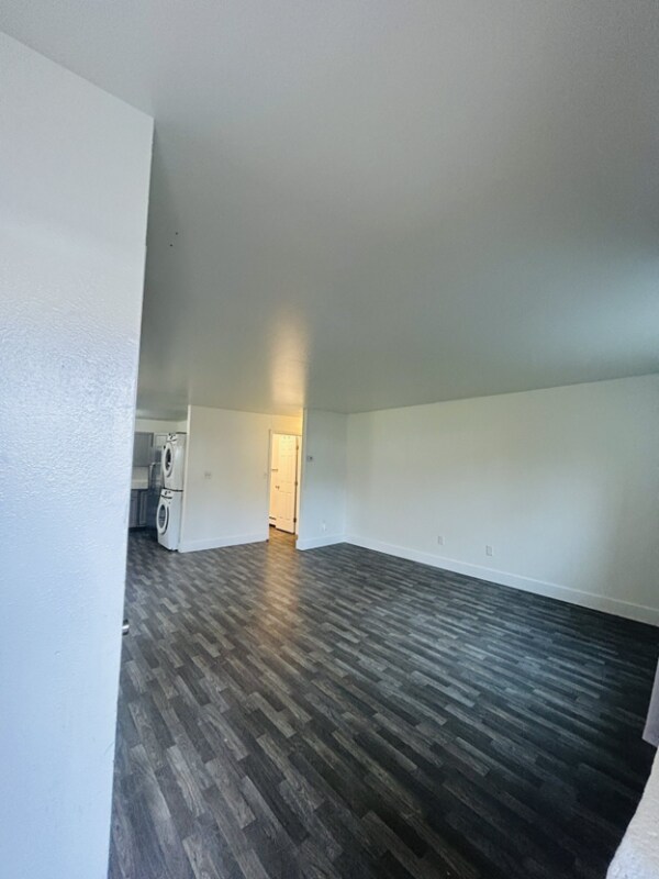 Building Photo - 227 E 12th Ave