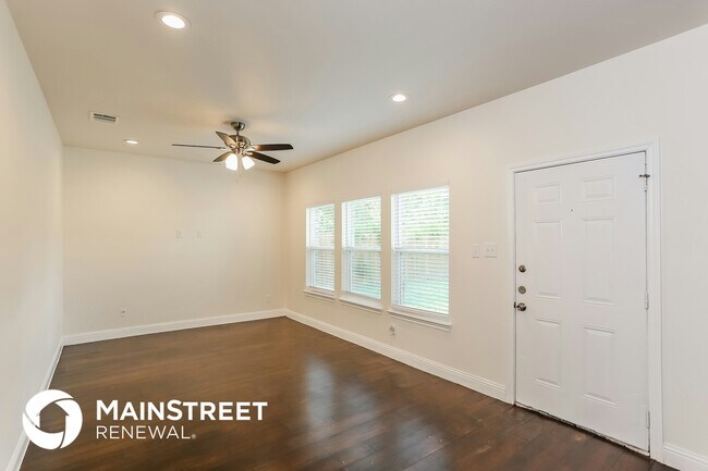 Building Photo - 14908 Oakwood Ln