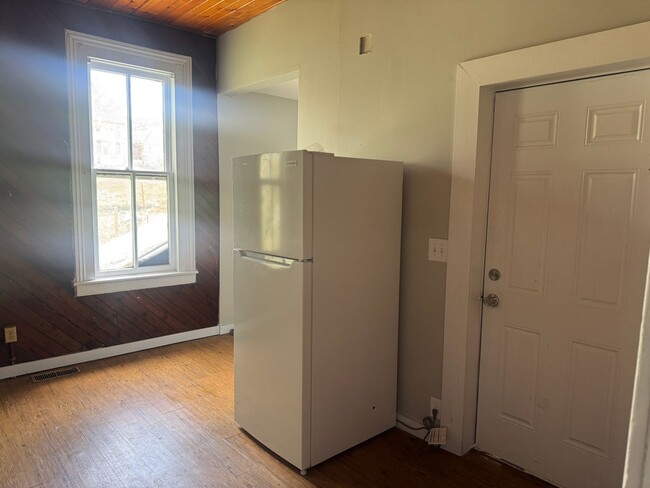 Building Photo - 301 S 13th St