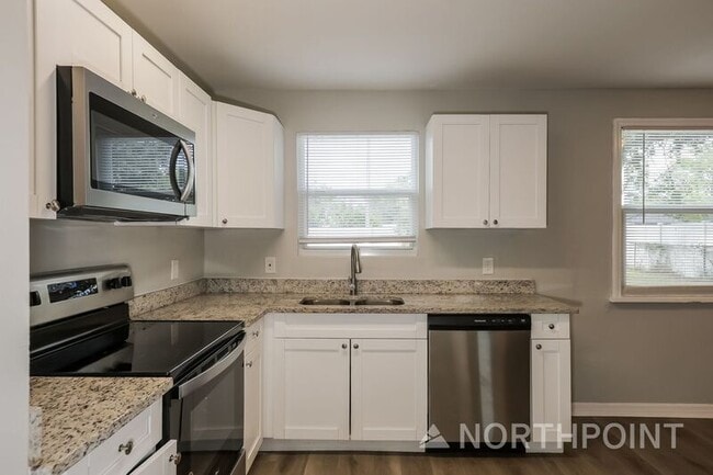 Building Photo - 7912 Allamanda Ave