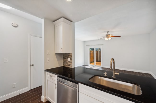 Building Photo - 409 S Audubon Ave