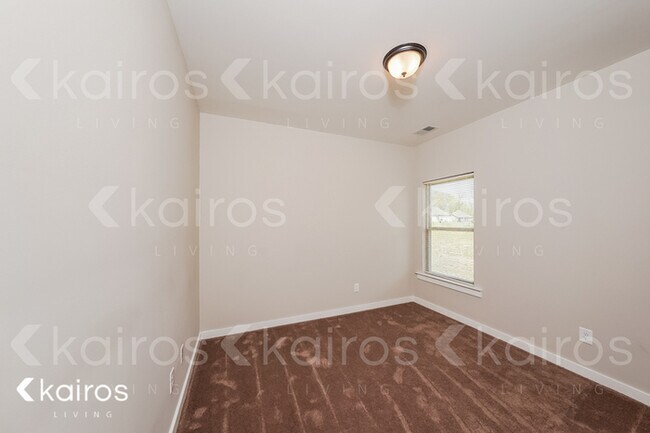 Building Photo - 180 White Oak Circle