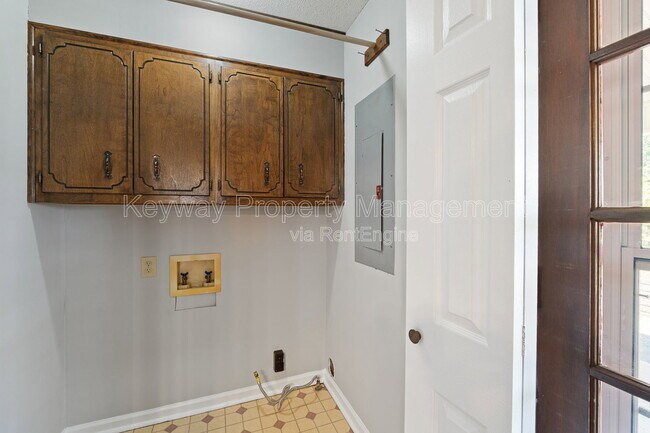 Building Photo - 255 Silver Maple Rd