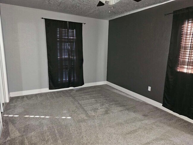 Building Photo - 4621 SE Mieling Dr