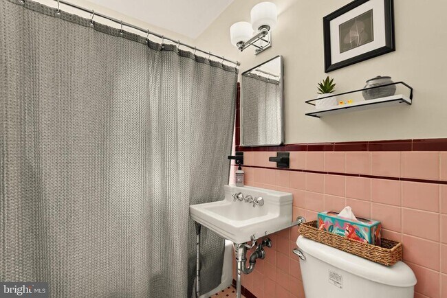 Building Photo - 6403 40th Ave