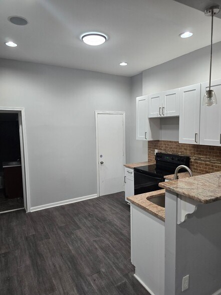 Building Photo - 342 N 52nd St