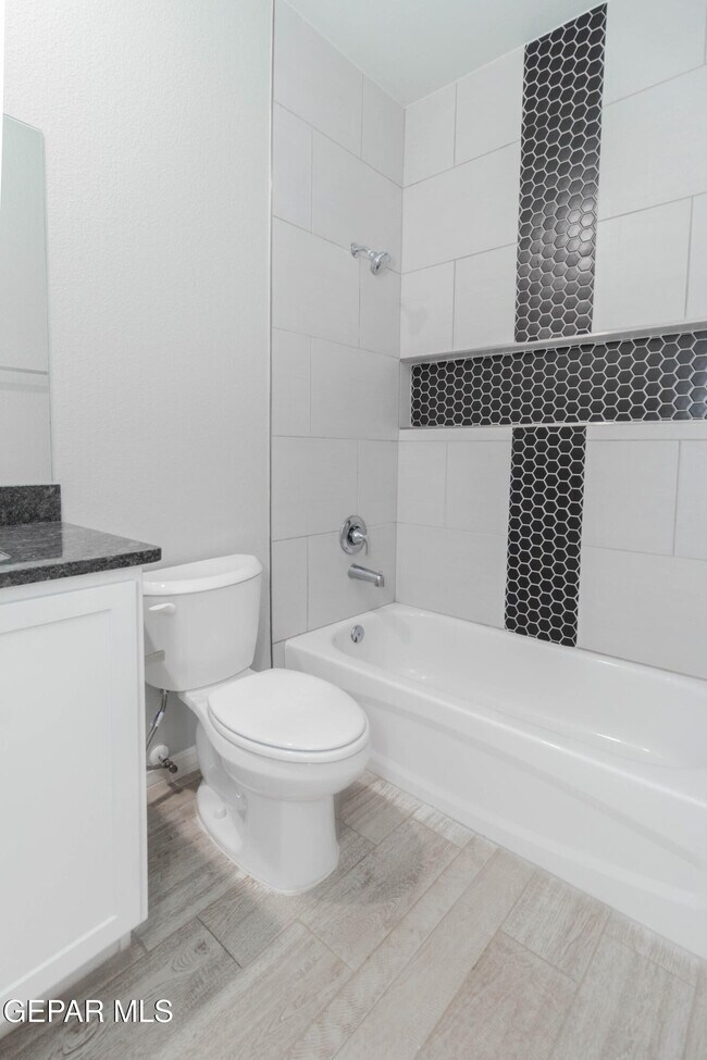 Building Photo - 13821 Madero Dr