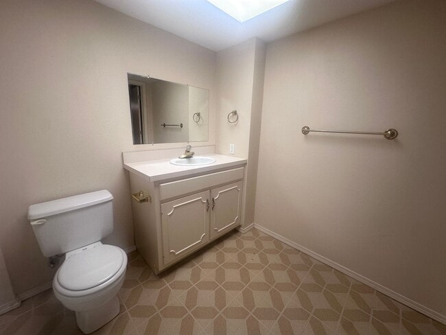 Building Photo - 1002 Juniper Springs Dr